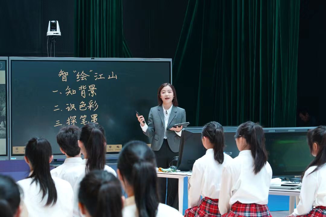 数字赋能，助推职业教育高质量发展 ——南京市职业学校2024-2025学年第一学期教育教学工作会议召开