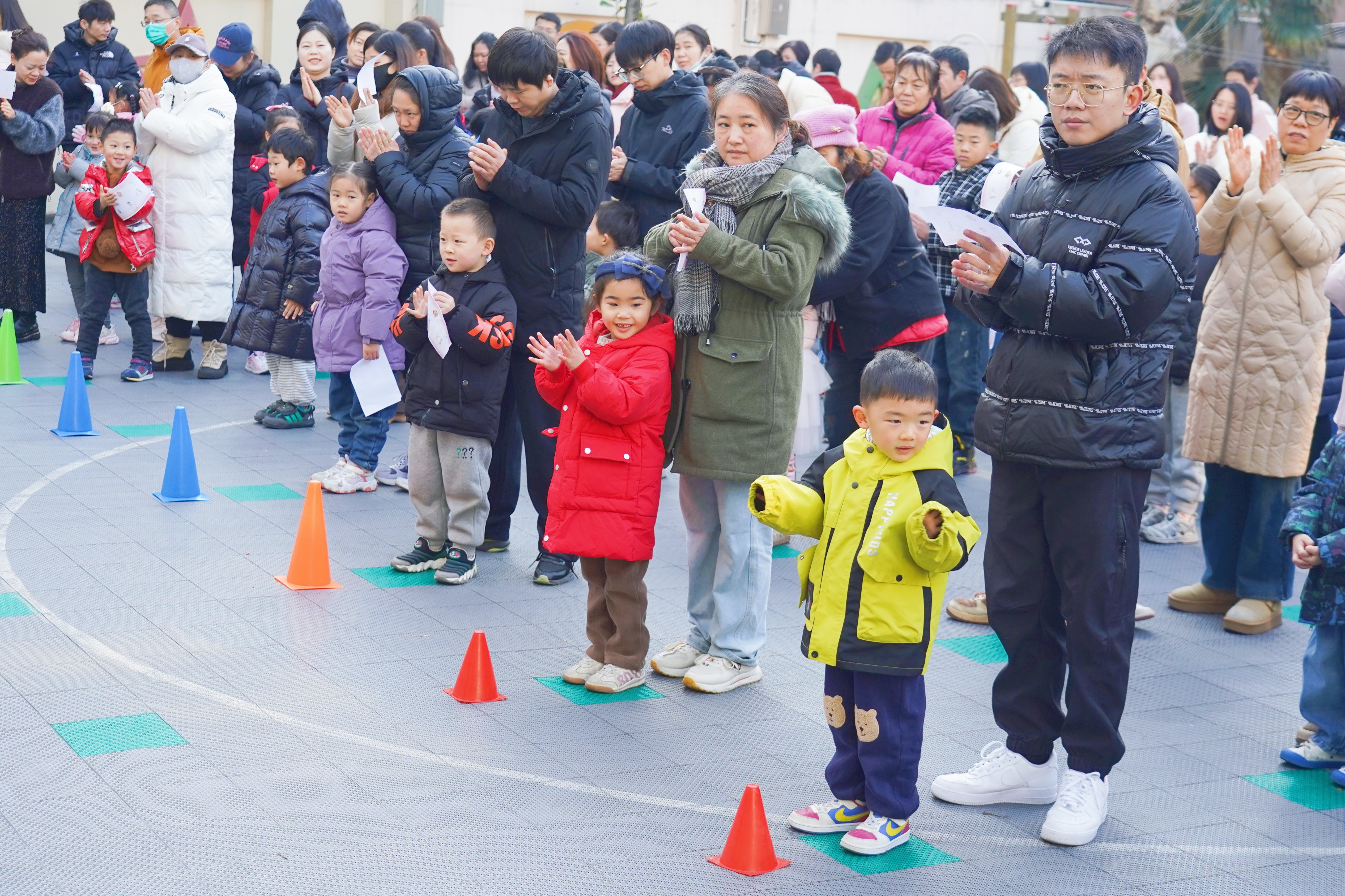 “不忘初心，迎接新年——健康安全”——南京市建邺区小石榴幼儿园2026年迎新年游园活动