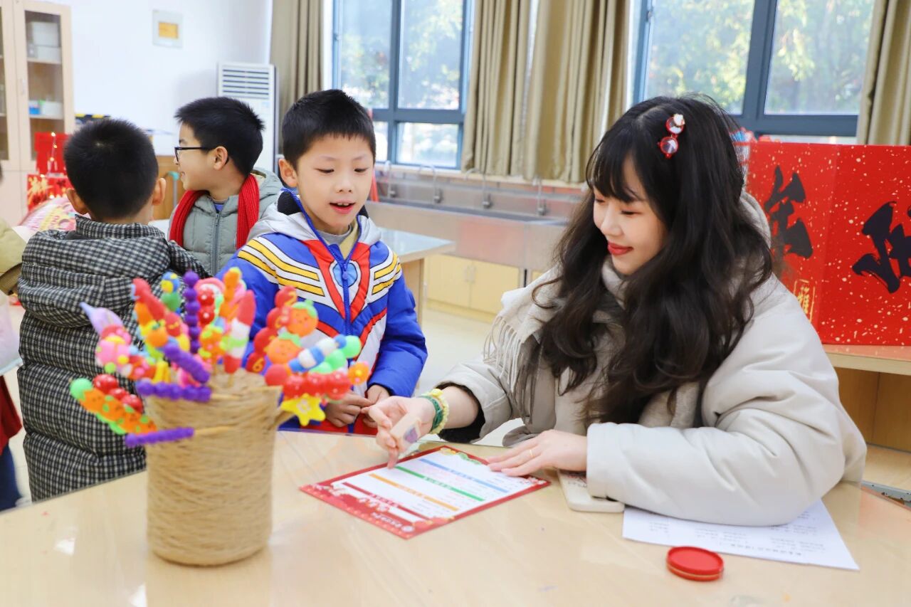 【金陵河西•小学】沉浸式赶集!趣味闯关萌娃嗨翻天