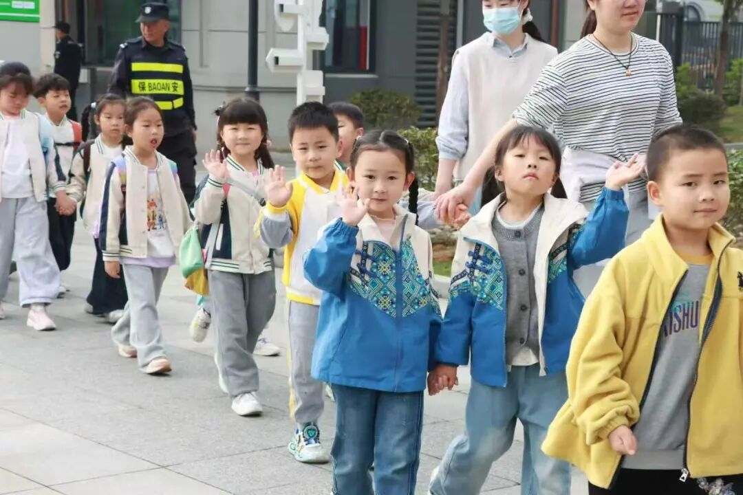 幼小衔接启新程 萌娃探校向未来——南师附中高淳学校小学部与美临香逸幼儿园开展幼小衔接活动