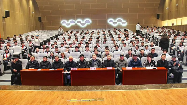 “大思政”进校园 科技点亮梦想——科利华中学铁北分校思政开学第一课开讲啦