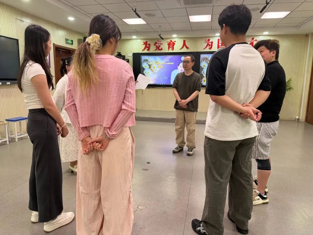 阅享阅美读书会第十四期 正念朗诵：《感谢》01.jpg